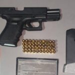 DICRIM ocupa pistola Glock con dos cargadores y presunta cocaína durante operativo en Manoguayabo