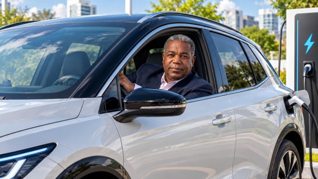 «quienes-se-quejan-por-altos-precios-de-combustibles-que-compren-carros-electricos»:-tony-pena-guaba