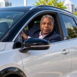 «Quienes se quejan por altos precios de combustibles que compren carros eléctricos»: Tony Peña Guaba