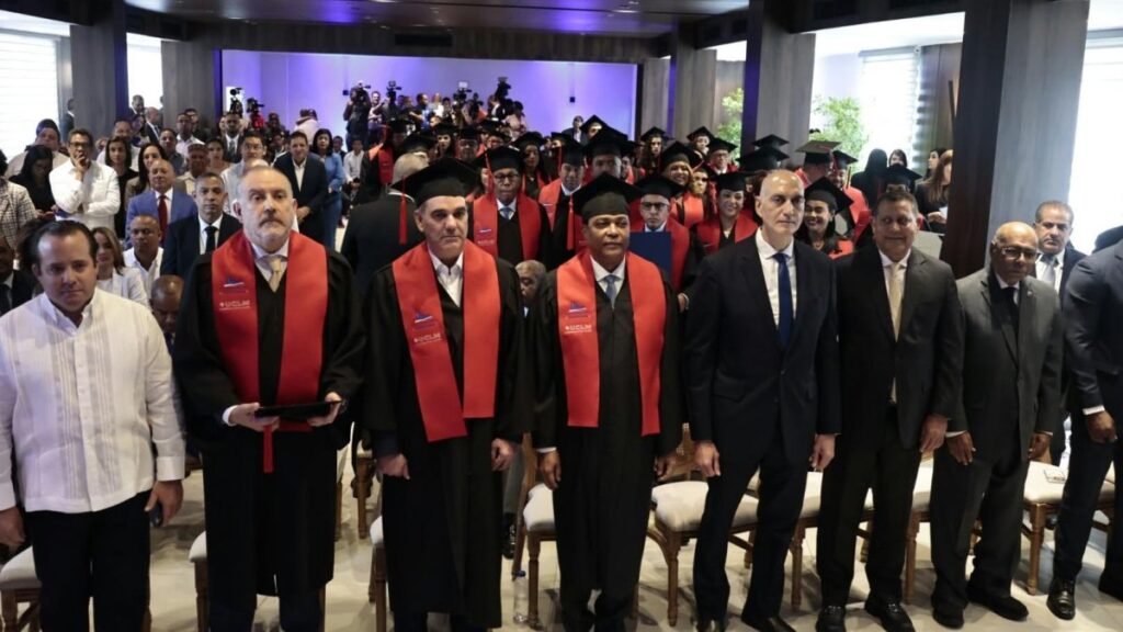 lmd-honra-a-jose-abinader-wasaf-al-graduar-a-50-profesionales