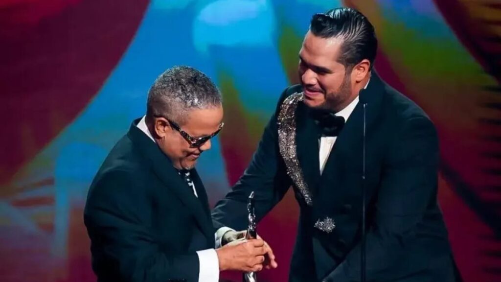 hector-acosta-no-escatima-en-elogios-para-juan-carlos-pichardo