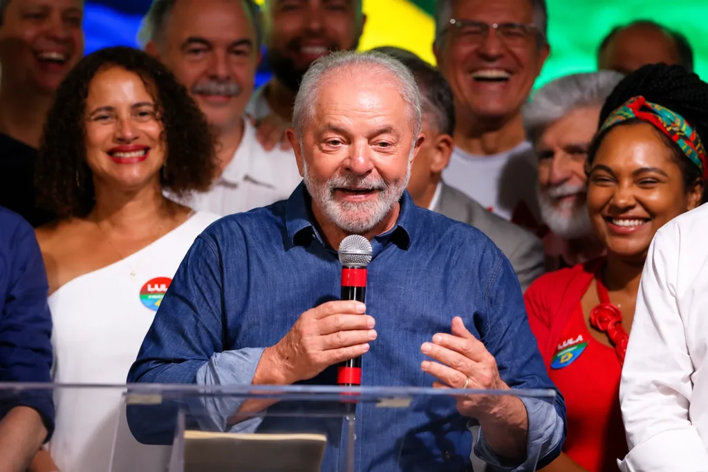 lula-derrota-a-flavio-bolsonaro-y-logra-historica-reeleccion-presidencial-en-brasil